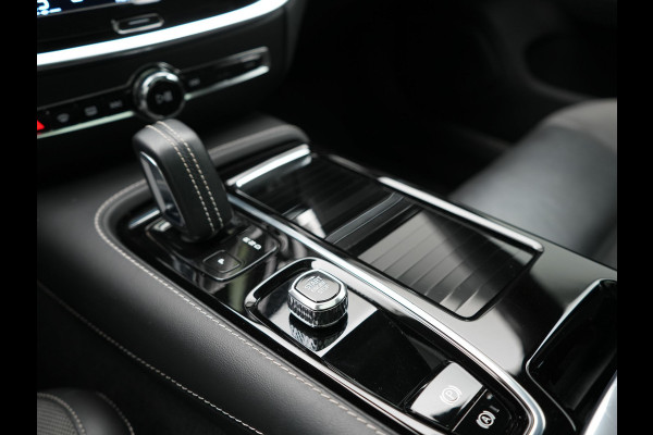 Volvo V60 T6 Recharge AWD R-Design LONG RANGE PHEV 350pk Dealer O.H. | Panodak | Camera | Harman / Kardon | Lederen Sportstoelen Memory & Verwarmd | Apple Carplay | Keyless | Stuur Verwarmd | Navigatie | DAB | 19"L.M | Plug In Hybrid |