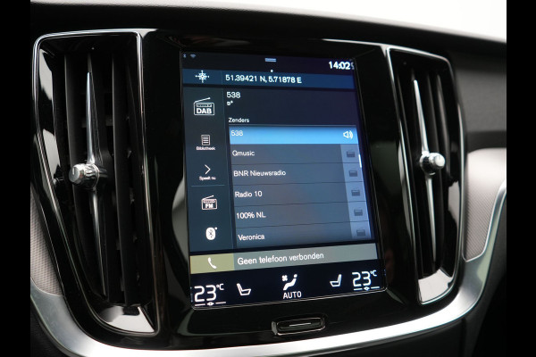 Volvo V60 T6 Recharge AWD R-Design LONG RANGE PHEV 350pk Dealer O.H. | Panodak | Camera | Harman / Kardon | Lederen Sportstoelen Memory & Verwarmd | Apple Carplay | Keyless | Stuur Verwarmd | Navigatie | DAB | 19"L.M | Plug In Hybrid |