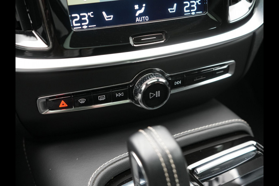 Volvo V60 T6 Recharge AWD R-Design LONG RANGE PHEV 350pk Dealer O.H. | Panodak | Camera | Harman / Kardon | Lederen Sportstoelen Memory & Verwarmd | Apple Carplay | Keyless | Stuur Verwarmd | Navigatie | DAB | 19"L.M | Plug In Hybrid |