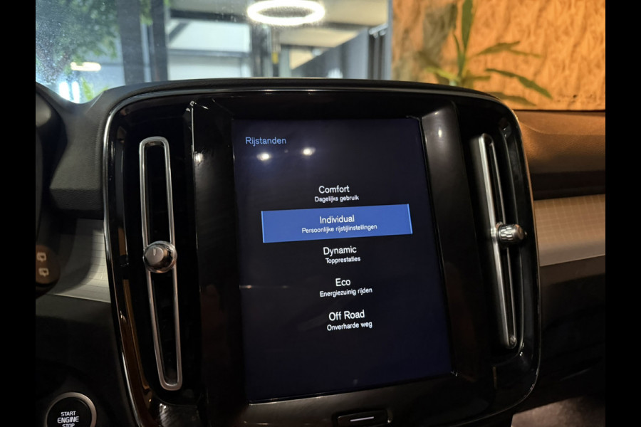 Volvo XC40 1.5 T3 Momentum Pro Garantie Camera Adaptieve Cruise Keyless Virtueel Dash Navi Clima Led Rijklaar