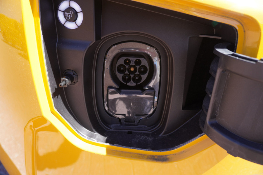 Ford E-Transit Cust. 320 L2H1 136PK Trend 65 kWh Automaat nr. V125 | Airco | Cruise | Camera | Apple CP| Trekhaak 8 STUKS