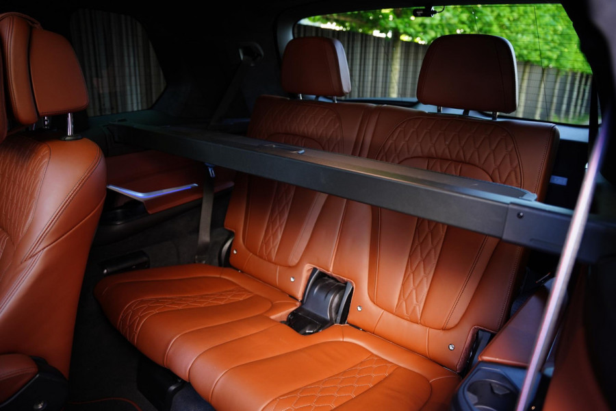 BMW X7 60 I X DRIVE 6 P / Individual / Sky Lounge / BTW