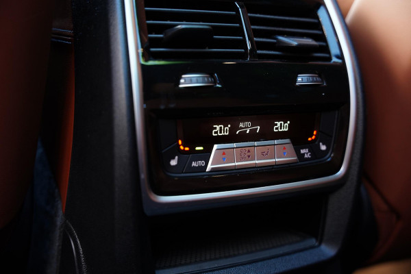 BMW X7 60 I X DRIVE 6 P / Individual / Sky Lounge / BTW