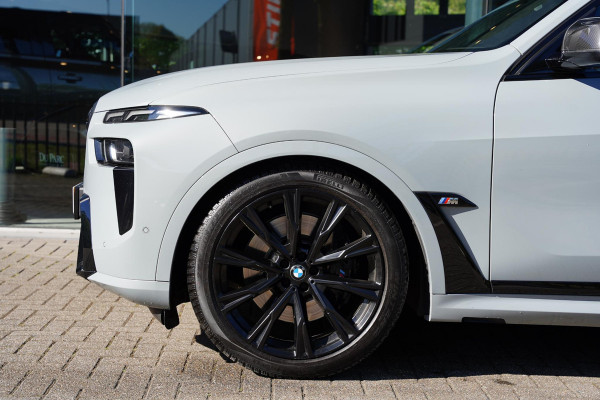 BMW X7 60 I X DRIVE 6 P / Individual / Sky Lounge / BTW