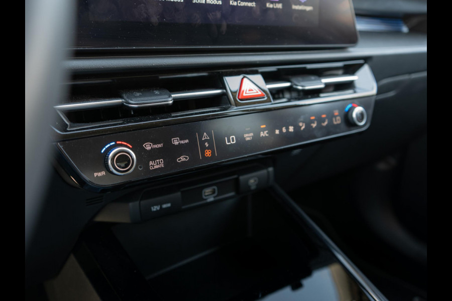 Kia Niro 1.6 GDi Hybrid DynamicPlusLine | Schuif/kantel dak| Stoel en stuurverwarming | Navigatie | Achteruitrijcamera |