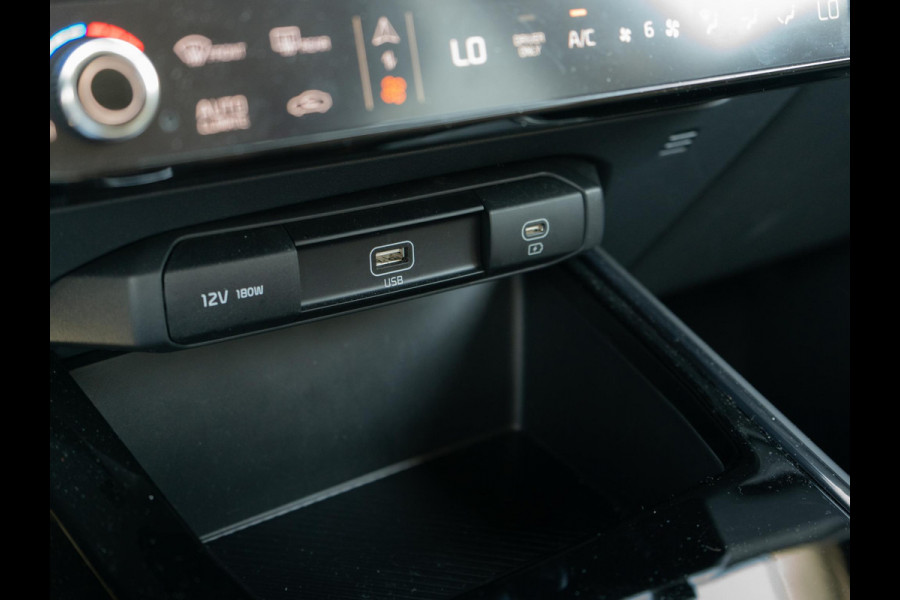 Kia Niro 1.6 GDi Hybrid DynamicPlusLine | Schuif/kantel dak| Stoel en stuurverwarming | Navigatie | Achteruitrijcamera |