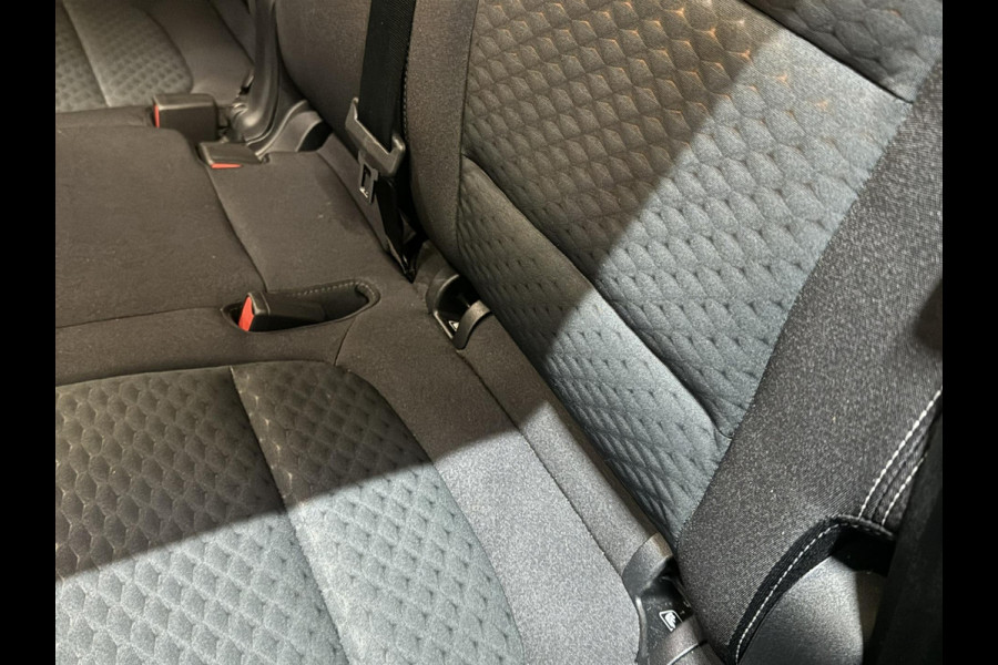 Ford Kuga 1.5 EcoBoost Fabrieksgarantie 1800KG Trekgewicht StoelVW Keyless Cruise Navi Airco PDC Led Dab Rijklaar