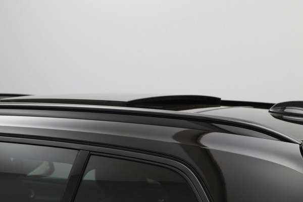 Volvo XC40 Recharge P8 AWD 408 PK R-Design, Panoramadak, Winterpakket, H/K Sound, 360 Camera