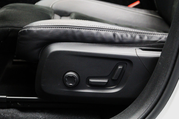 Volvo XC40 Recharge P8 AWD 408 PK R-Design, Panoramadak, Winterpakket, H/K Sound, 360 Camera