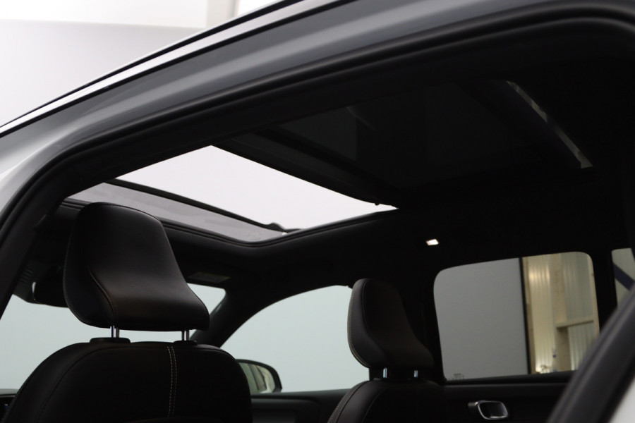Volvo XC40 Recharge P8 AWD 408 PK R-Design, Panoramadak, Winterpakket, H/K Sound, 360 Camera