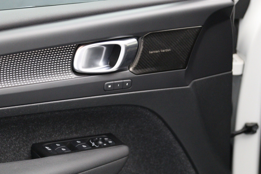 Volvo XC40 Recharge P8 AWD 408 PK R-Design, Panoramadak, Winterpakket, H/K Sound, 360 Camera
