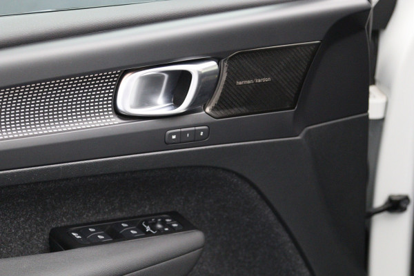 Volvo XC40 Recharge P8 AWD 408 PK R-Design, Panoramadak, Winterpakket, H/K Sound, 360 Camera
