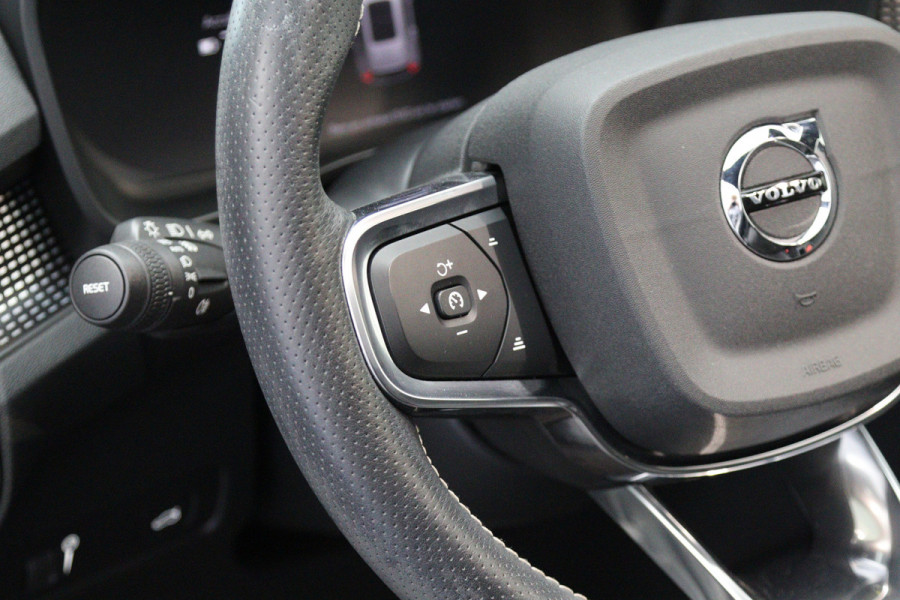 Volvo XC40 Recharge P8 AWD 408 PK R-Design, Panoramadak, Winterpakket, H/K Sound, 360 Camera