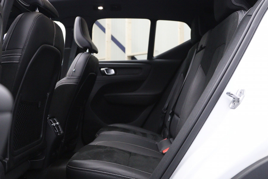 Volvo XC40 Recharge P8 AWD 408 PK R-Design, Panoramadak, Winterpakket, H/K Sound, 360 Camera