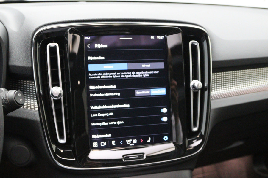 Volvo XC40 Recharge P8 AWD 408 PK R-Design, Panoramadak, Winterpakket, H/K Sound, 360 Camera