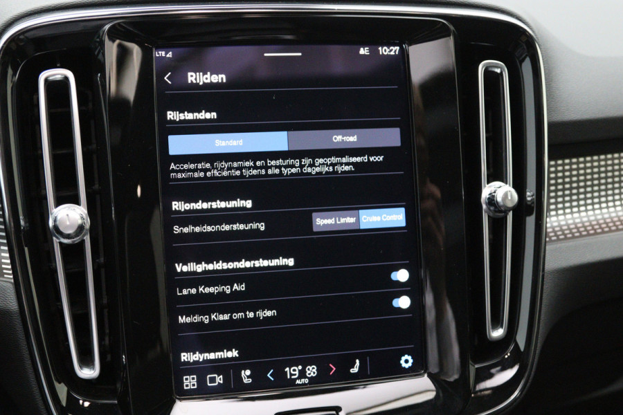 Volvo XC40 Recharge P8 AWD 408 PK R-Design, Panoramadak, Winterpakket, H/K Sound, 360 Camera