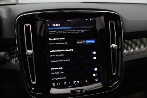 Volvo XC40 Recharge P8 AWD 408 PK R-Design, Panoramadak, Winterpakket, H/K Sound, 360 Camera