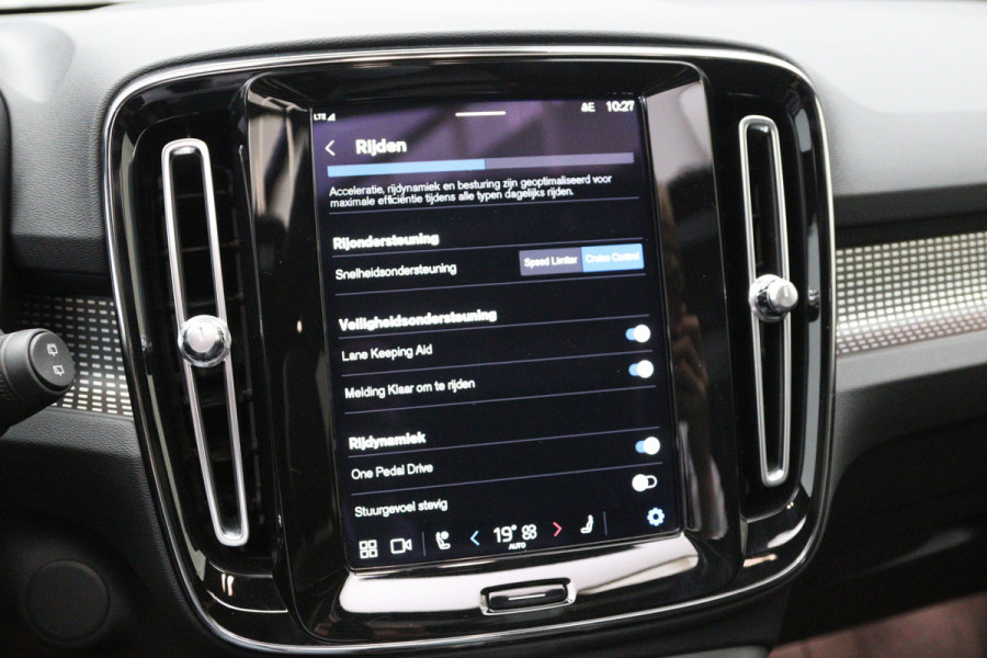 Volvo XC40 Recharge P8 AWD 408 PK R-Design, Panoramadak, Winterpakket, H/K Sound, 360 Camera