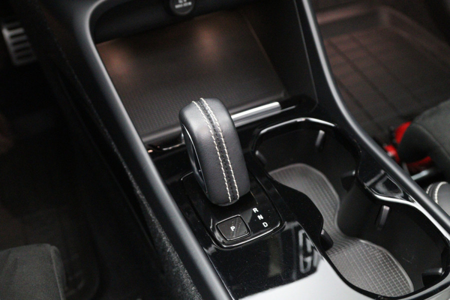 Volvo XC40 Recharge P8 AWD 408 PK R-Design, Panoramadak, Winterpakket, H/K Sound, 360 Camera