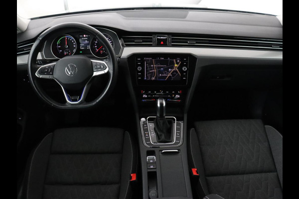 Volkswagen Passat 1.4 TSI PHEV GTE | SOH 94% | Stoelverwarming | Massage | Camera | Adaptive cruise | Matrix LED | Carplay | Navigatie | parkeerhulp | Climate control | Plug In
