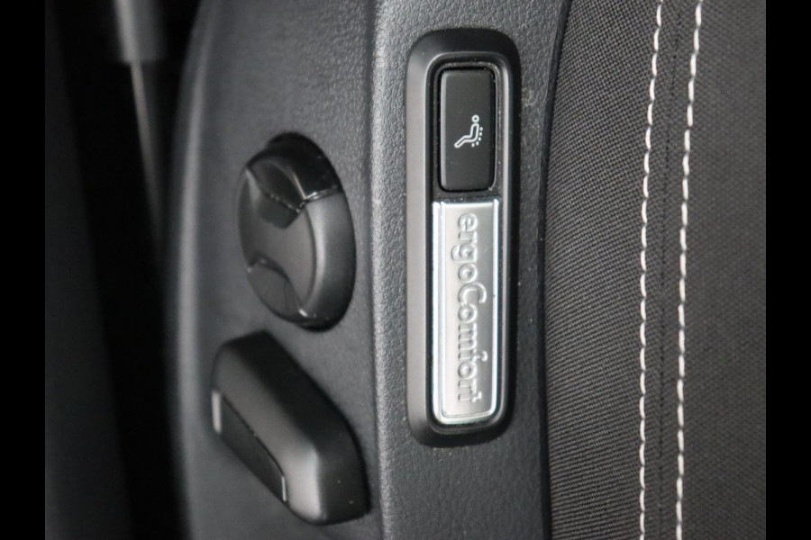 Volkswagen Passat 1.4 TSI PHEV GTE | SOH 94% | Stoelverwarming | Massage | Camera | Adaptive cruise | Matrix LED | Carplay | Navigatie | parkeerhulp | Climate control | Plug In