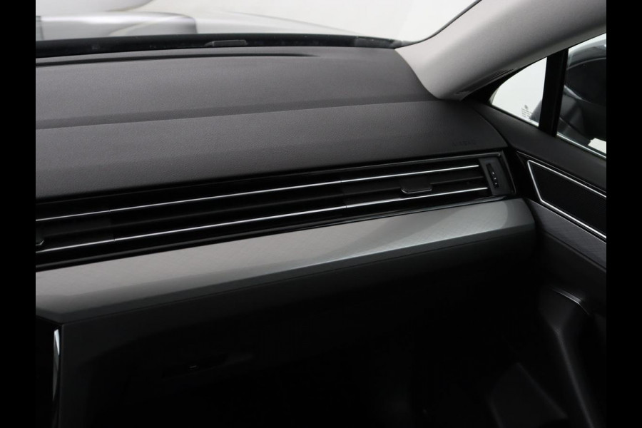 Volkswagen Passat 1.4 TSI PHEV GTE | SOH 94% | Stoelverwarming | Massage | Camera | Adaptive cruise | Matrix LED | Carplay | Navigatie | parkeerhulp | Climate control | Plug In