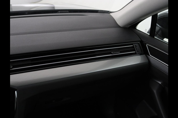 Volkswagen Passat 1.4 TSI PHEV GTE | SOH 94% | Stoelverwarming | Massage | Camera | Adaptive cruise | Matrix LED | Carplay | Navigatie | parkeerhulp | Climate control | Plug In