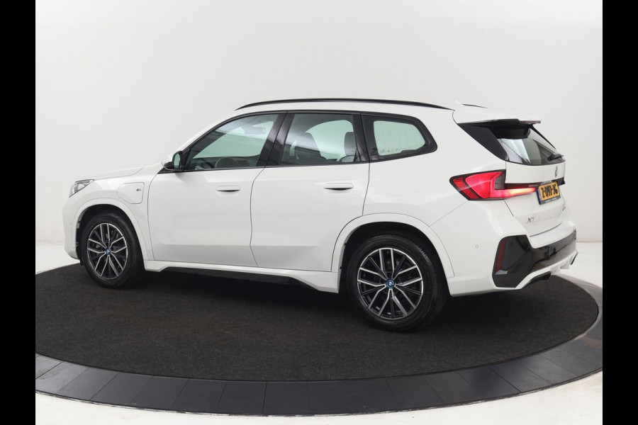BMW X1 xDrive25e M Sport | SOH 93,3% | Adaptive cruise | Massage | Sportstoelen | Keyless | Stuurverwarming | Leder/Alcantara | Live Cockpit | Camera | Stoelverwarming | Adaptief LED | PHEV | Plug In