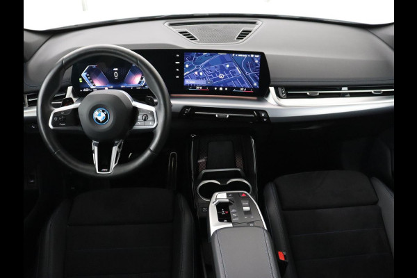 BMW X1 xDrive25e M Sport | SOH 93,3% | Adaptive cruise | Massage | Sportstoelen | Keyless | Stuurverwarming | Leder/Alcantara | Live Cockpit | Camera | Stoelverwarming | Adaptief LED | PHEV | Plug In