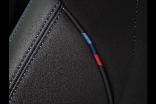 BMW X1 xDrive25e M Sport | SOH 93,3% | Adaptive cruise | Massage | Sportstoelen | Keyless | Stuurverwarming | Leder/Alcantara | Live Cockpit | Camera | Stoelverwarming | Adaptief LED | PHEV | Plug In