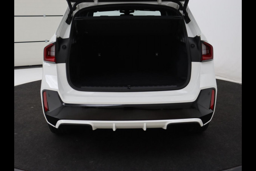 BMW X1 xDrive25e M Sport | SOH 93,3% | Adaptive cruise | Massage | Sportstoelen | Keyless | Stuurverwarming | Leder/Alcantara | Live Cockpit | Camera | Stoelverwarming | Adaptief LED | PHEV | Plug In