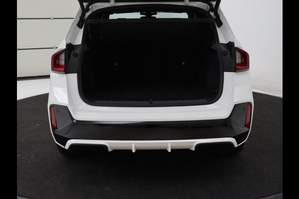 BMW X1 xDrive25e M Sport | SOH 93,3% | Adaptive cruise | Massage | Sportstoelen | Keyless | Stuurverwarming | Leder/Alcantara | Live Cockpit | Camera | Stoelverwarming | Adaptief LED | PHEV | Plug In