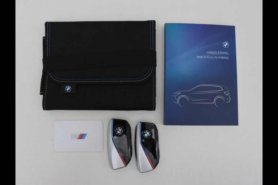 BMW X1 xDrive25e M Sport | SOH 93,3% | Adaptive cruise | Massage | Sportstoelen | Keyless | Stuurverwarming | Leder/Alcantara | Live Cockpit | Camera | Stoelverwarming | Adaptief LED | PHEV | Plug In