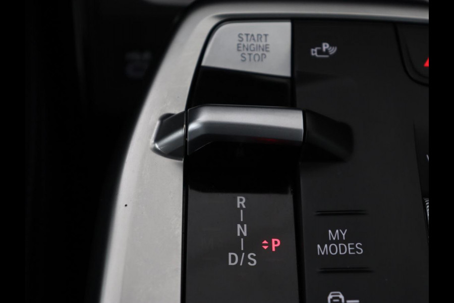BMW X1 xDrive25e M Sport | SOH 93,3% | Adaptive cruise | Massage | Sportstoelen | Keyless | Stuurverwarming | Leder/Alcantara | Live Cockpit | Camera | Stoelverwarming | Adaptief LED | PHEV | Plug In