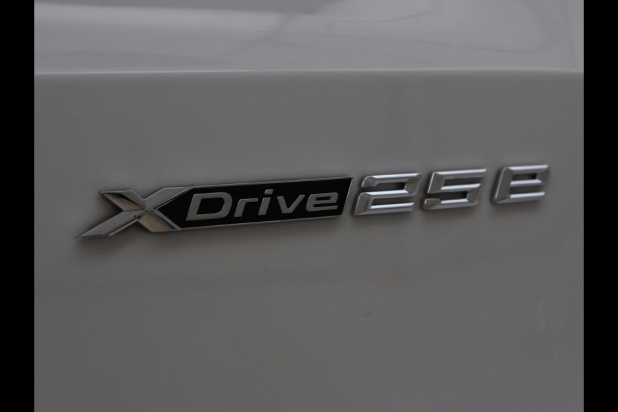 BMW X1 xDrive25e M Sport | SOH 93,3% | Adaptive cruise | Massage | Sportstoelen | Keyless | Stuurverwarming | Leder/Alcantara | Live Cockpit | Camera | Stoelverwarming | Adaptief LED | PHEV | Plug In