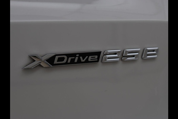 BMW X1 xDrive25e M Sport | SOH 93,3% | Adaptive cruise | Massage | Sportstoelen | Keyless | Stuurverwarming | Leder/Alcantara | Live Cockpit | Camera | Stoelverwarming | Adaptief LED | PHEV | Plug In