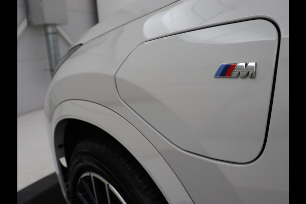 BMW X1 xDrive25e M Sport | SOH 93,3% | Adaptive cruise | Massage | Sportstoelen | Keyless | Stuurverwarming | Leder/Alcantara | Live Cockpit | Camera | Stoelverwarming | Adaptief LED | PHEV | Plug In