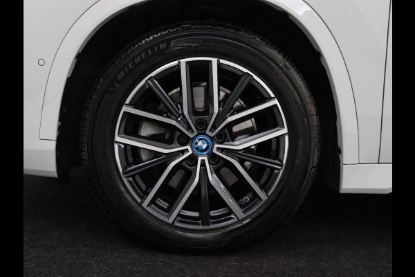 BMW X1 xDrive25e M Sport | SOH 93,3% | Adaptive cruise | Massage | Sportstoelen | Keyless | Stuurverwarming | Leder/Alcantara | Live Cockpit | Camera | Stoelverwarming | Adaptief LED | PHEV | Plug In