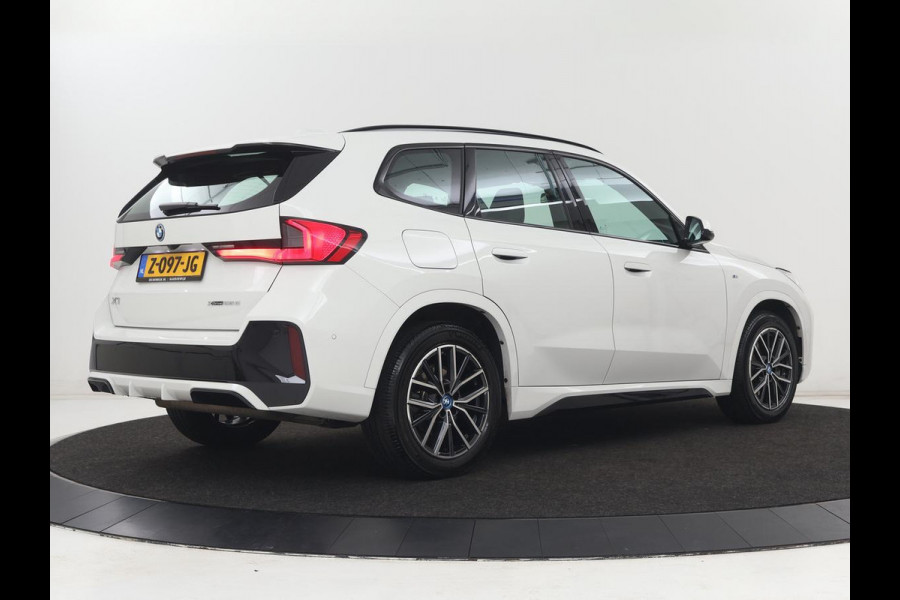 BMW X1 xDrive25e M Sport | SOH 93,3% | Adaptive cruise | Massage | Sportstoelen | Keyless | Stuurverwarming | Leder/Alcantara | Live Cockpit | Camera | Stoelverwarming | Adaptief LED | PHEV | Plug In