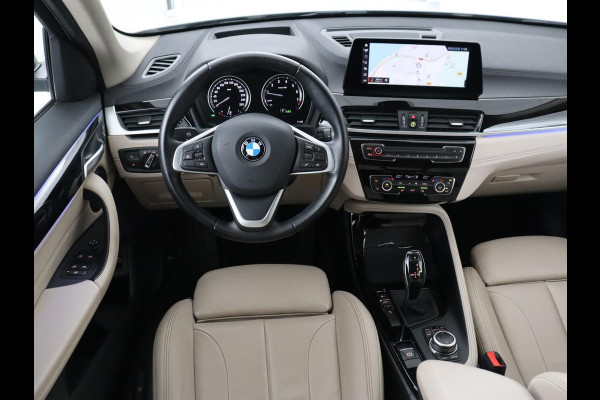 BMW X1 sDrive20i Business Edition Plus | Leder | Head-Up | Trekhaak | Stoelverwarming | Carplay | Sfeerverlichting | Full LED | Navigatie | Sportstoelen | Climate control | Parkeerhulp | Cruise control