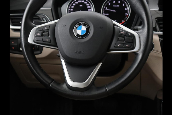 BMW X1 sDrive20i Business Edition Plus | Leder | Head-Up | Trekhaak | Stoelverwarming | Carplay | Sfeerverlichting | Full LED | Navigatie | Sportstoelen | Climate control | Parkeerhulp | Cruise control