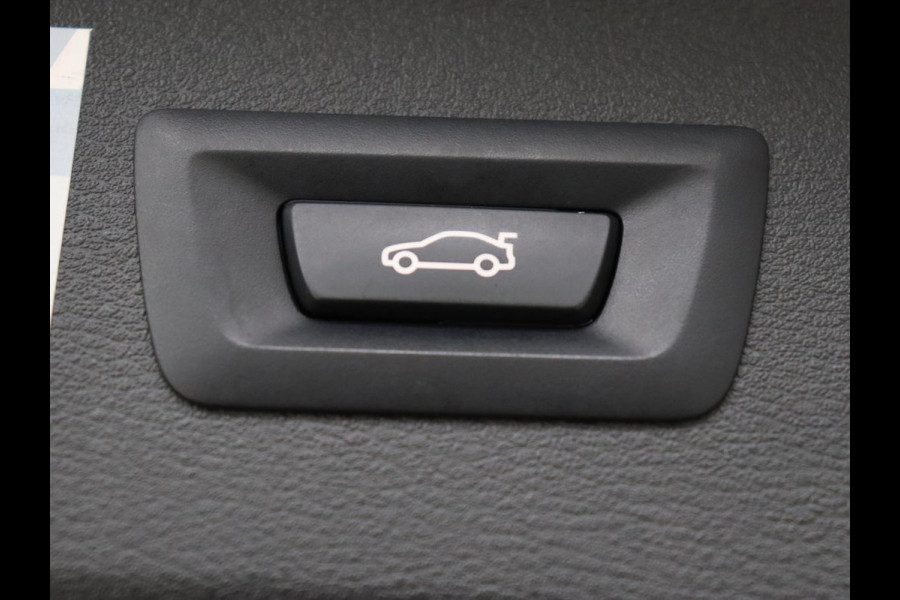 BMW X1 sDrive20i Business Edition Plus | Leder | Head-Up | Trekhaak | Stoelverwarming | Carplay | Sfeerverlichting | Full LED | Navigatie | Sportstoelen | Climate control | Parkeerhulp | Cruise control