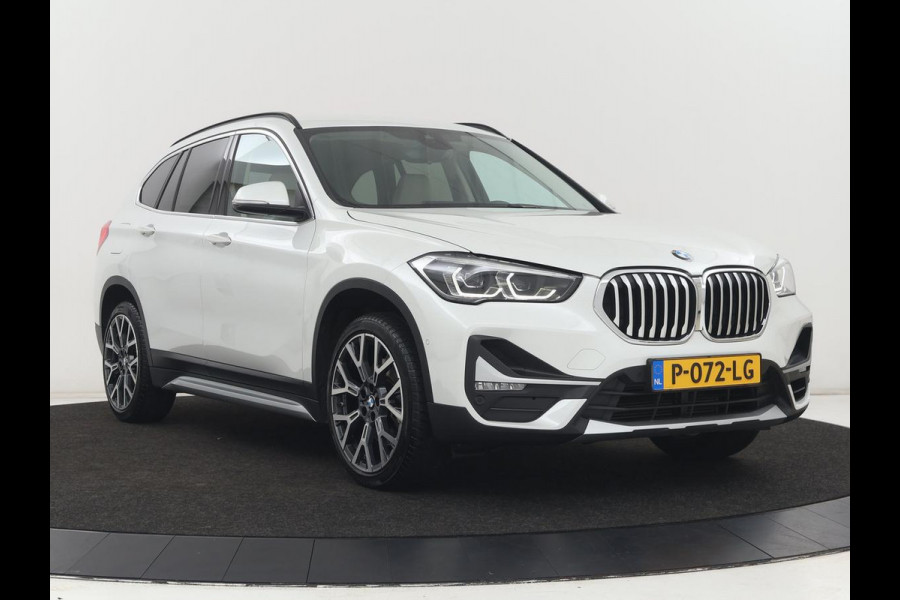 BMW X1 sDrive20i Business Edition Plus | Leder | Head-Up | Trekhaak | Stoelverwarming | Carplay | Sfeerverlichting | Full LED | Navigatie | Sportstoelen | Climate control | Parkeerhulp | Cruise control