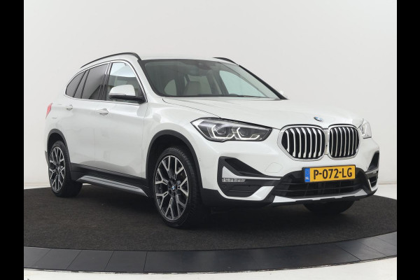 BMW X1 sDrive20i Business Edition Plus | Leder | Head-Up | Trekhaak | Stoelverwarming | Carplay | Sfeerverlichting | Full LED | Navigatie | Sportstoelen | Climate control | Parkeerhulp | Cruise control