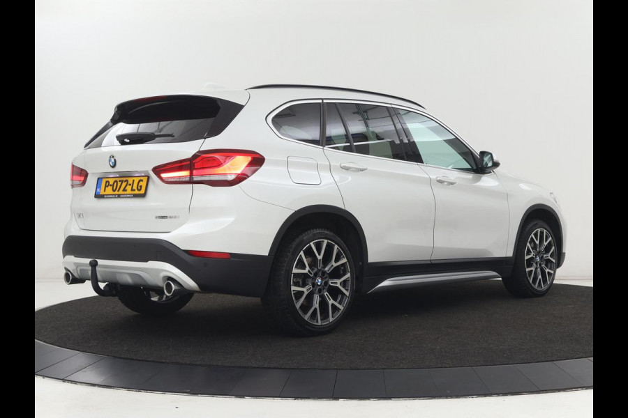 BMW X1 sDrive20i Business Edition Plus | Leder | Head-Up | Trekhaak | Stoelverwarming | Carplay | Sfeerverlichting | Full LED | Navigatie | Sportstoelen | Climate control | Parkeerhulp | Cruise control