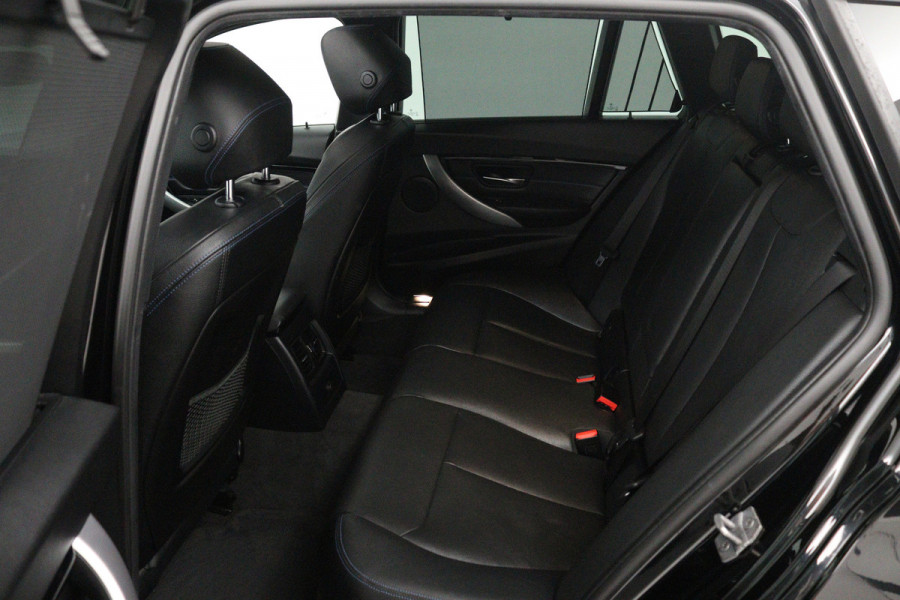 BMW 3 Serie Touring 320i Edition M Sport Shadow High Executive (PANORAMADAK, STOELVERWARMING, CAMERA, CRUISE CONTROL, NAVIGATIE)