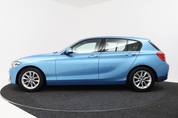 BMW 1-serie 118i Executive (STOELVERWARMING, CAMERA, NAVIGATIE, CRUISE CONTROL, PARKEERSENSOREN, DEALER ONDERHOUDEN)