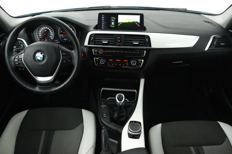BMW 1-serie 118i Executive (STOELVERWARMING, CAMERA, NAVIGATIE, CRUISE CONTROL, PARKEERSENSOREN, DEALER ONDERHOUDEN)