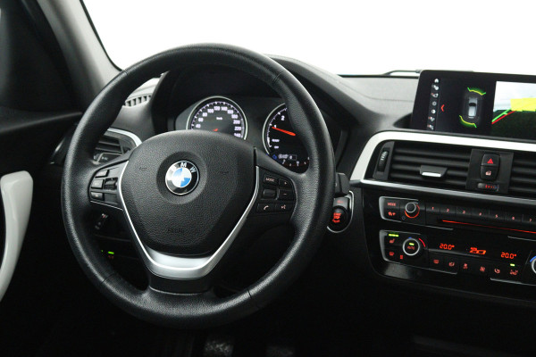 BMW 1-serie 118i Executive (STOELVERWARMING, CAMERA, NAVIGATIE, CRUISE CONTROL, PARKEERSENSOREN, DEALER ONDERHOUDEN)