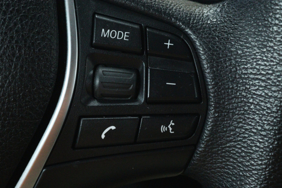 BMW 1-serie 118i Executive (STOELVERWARMING, CAMERA, NAVIGATIE, CRUISE CONTROL, PARKEERSENSOREN, DEALER ONDERHOUDEN)